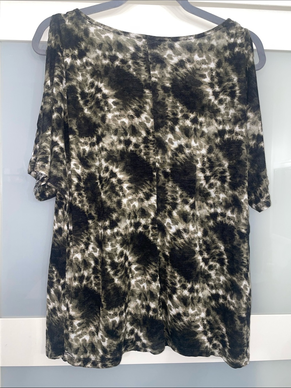Jones New York Black and Olive Tie-Dye Short Sleeve Tee - Picture 4 of 4